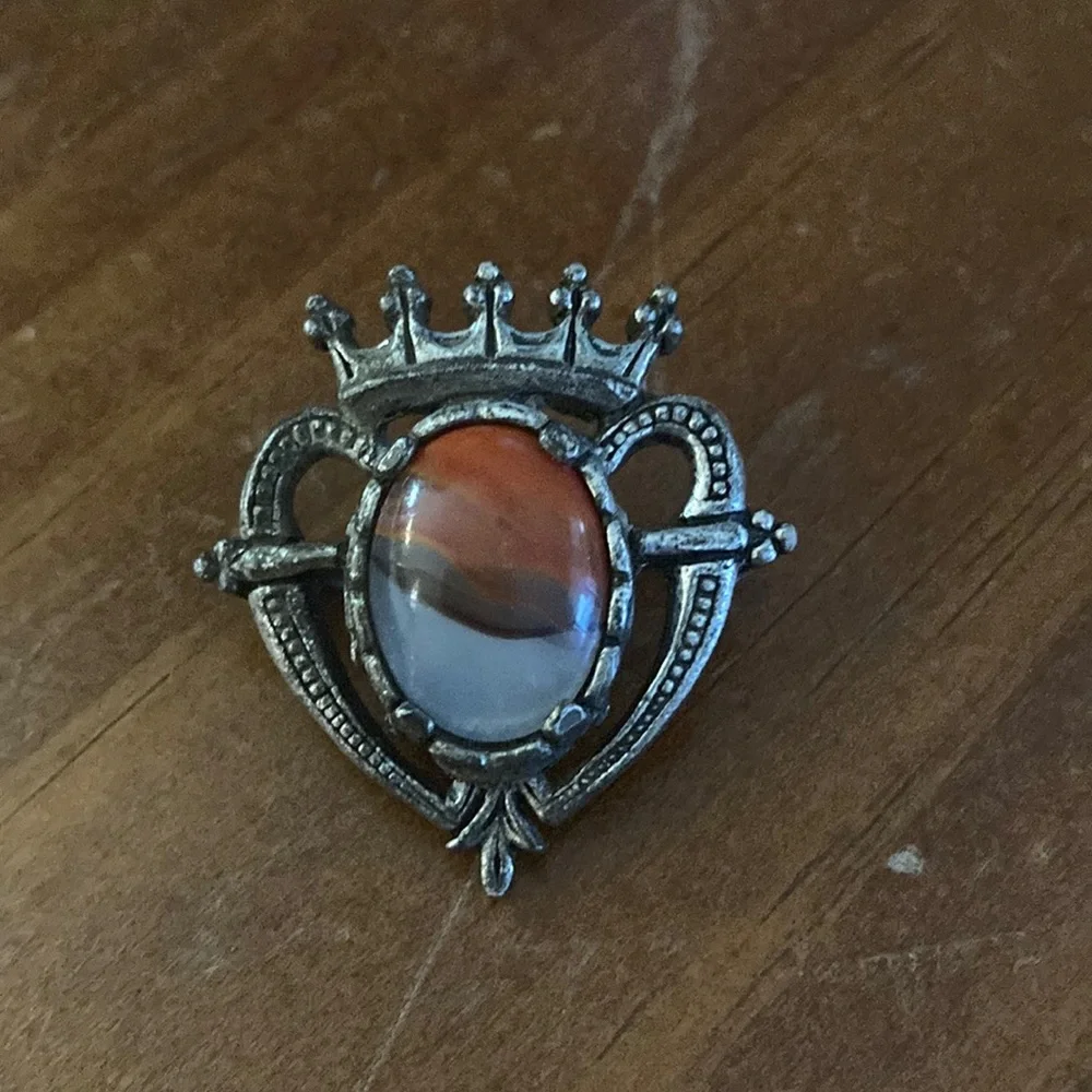 Elegant Silver and Brown Crown Brooch - Picture 1 of 3